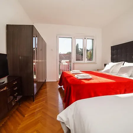 Apartment Alithia *
